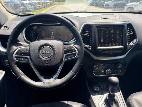 Used 2018 Jeep Cherokee Latitude Plus w/ Comfort/Convenience Group AWD/4WD image 13