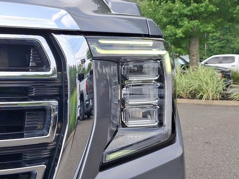 Used 2022 GMC Yukon SLT w/ SLT Premium Package image 11