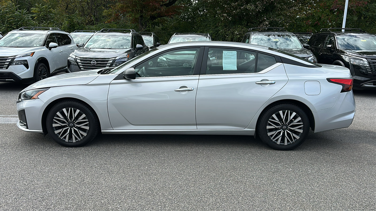 Used 2024 Nissan Altima 2.5 SV FWD image 27