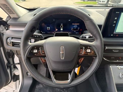 New 2026 Lincoln Aviator AWD image 25