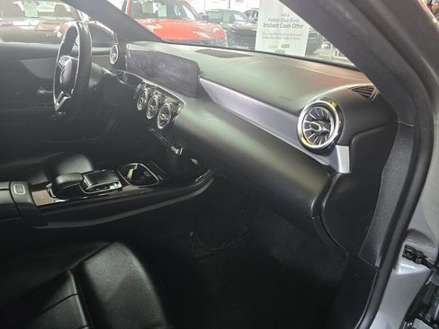 Used 2020 Mercedes-Benz A 220 w/ Premium Package image 15