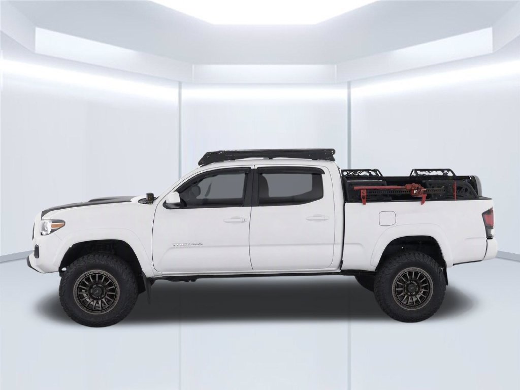 Used 2017 Toyota Tacoma TRD Off-Road AWD/4WD image 9