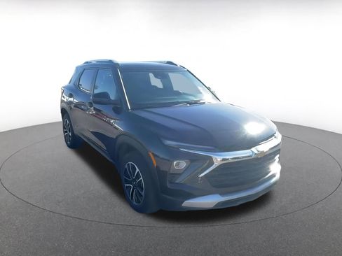 Used 2025 Chevrolet TrailBlazer LT image 3