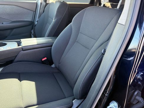 Used 2023 Nissan Rogue S image 21