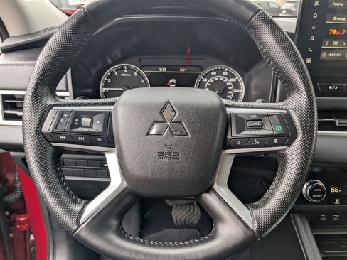 Used 2025 Mitsubishi Outlander SE image 17