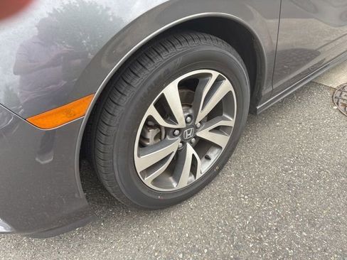Used 2023 Honda Odyssey Touring image 2
