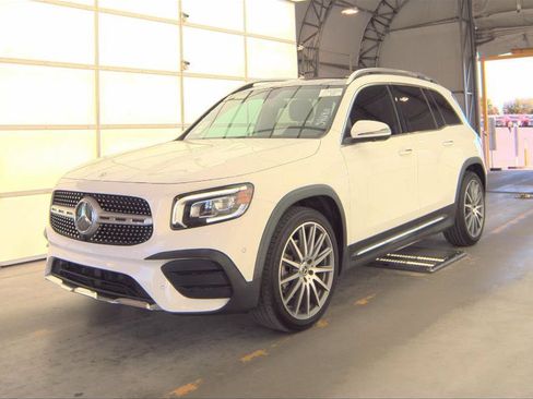 Used 2022 Mercedes-Benz GLB 250 image 2