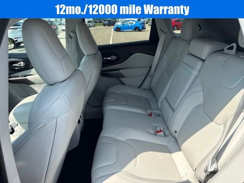 Used 2019 Jeep Cherokee Limited image 16