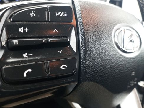 Used 2022 Hyundai Venue SEL w/ Cargo Package image 15