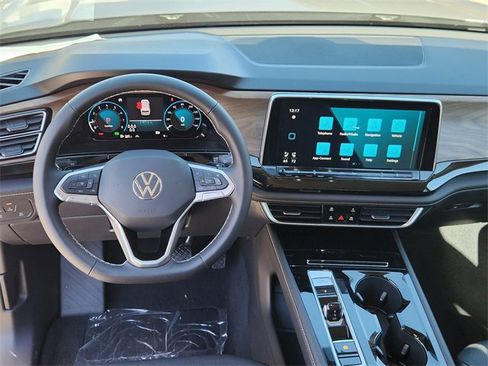 New 2026 Volkswagen Atlas SE image 10