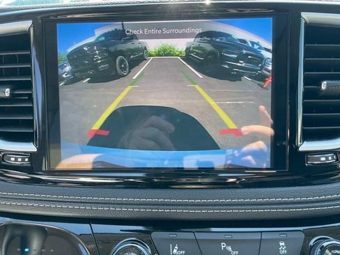Certified 2023 Chrysler Pacifica Limited FWD image 45