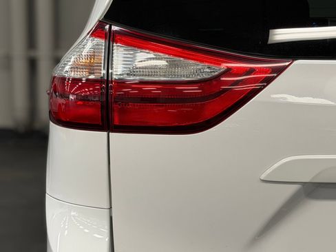 Used 2015 Toyota Sienna LE image 13