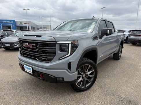 Used 2024 GMC Sierra 1500 AT4 w/ Technology Package AWD/4WD image 3
