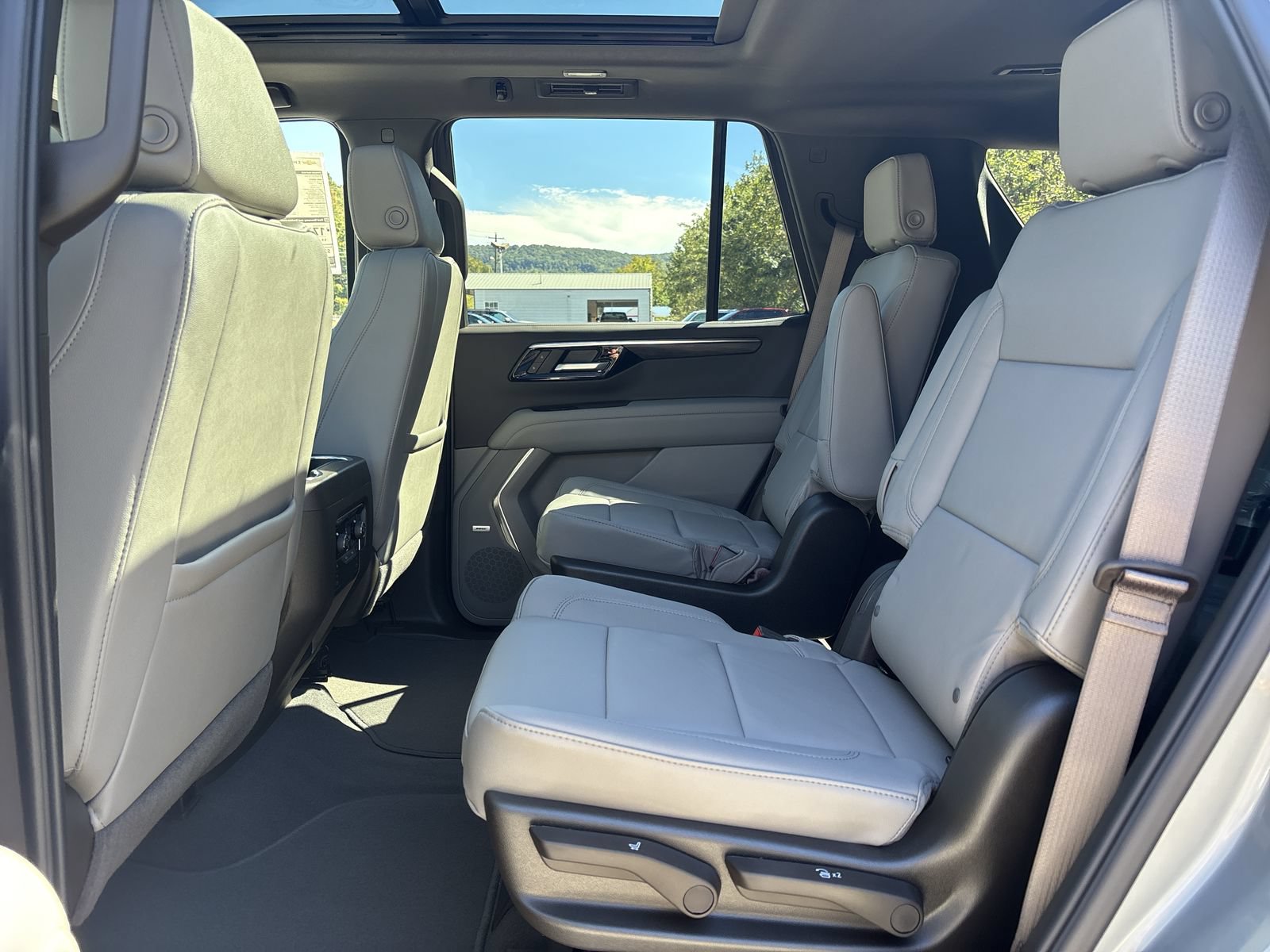 New 2027 Chevrolet Tahoe Z71 w/ Comfort Package AWD/4WD image 25