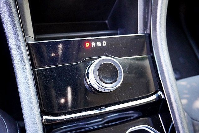 Used 2023 Jeep Grand Cherokee Laredo RWD image 31