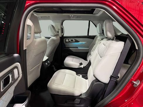 Used 2025 Ford Explorer Platinum w/ Ultimate Package AWD/4WD image 24