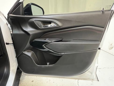 Used 2025 Chevrolet Trax RS w/ Driver Confidence Package image 27