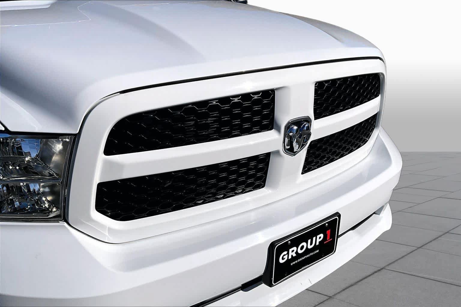 Used 2017 RAM 1500 Express w/ Express Value Package AWD/4WD image 31