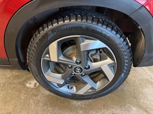 Certified 2023 Hyundai Venue Limited w/ Cargo Package image 10