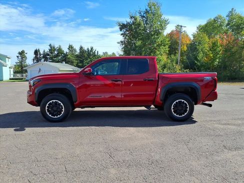 Used 2024 Toyota Tacoma TRD Off-Road image 2