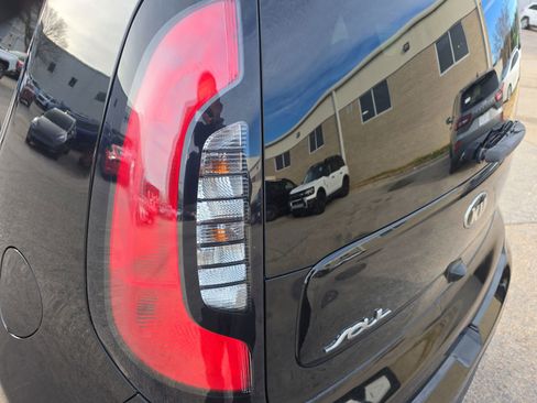 Used 2017 Kia Soul Base w/ Convenience Package image 36