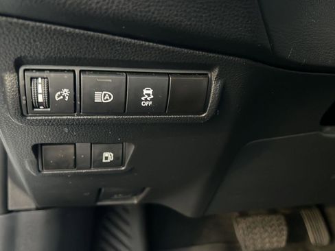 Certified 2023 Toyota Corolla Cross XSE image 19