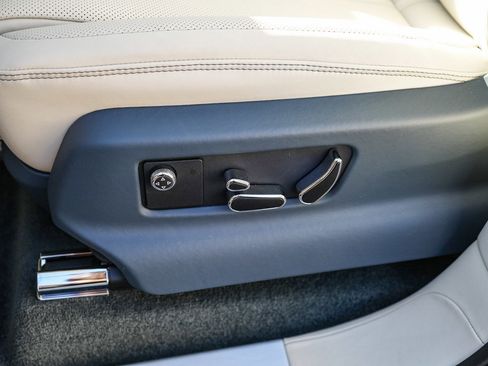 New 2026 Bentley Bentayga AWD/4WD image 24