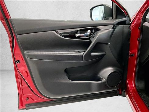 Used 2018 Nissan Rogue Sport SV FWD image 18