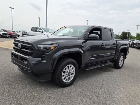 Used 2024 Toyota Tacoma SR5 RWD image 3