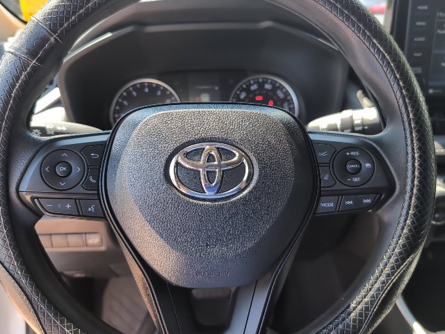 Used 2022 Toyota RAV4 XLE w/ Convenience Package FWD image 11