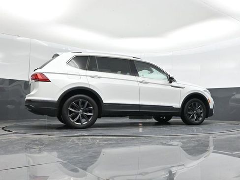 Used 2023 Volkswagen Tiguan SE FWD image 60
