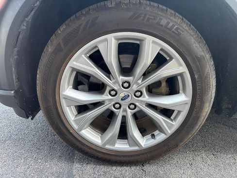 Used 2020 Ford Explorer XLT RWD image 4