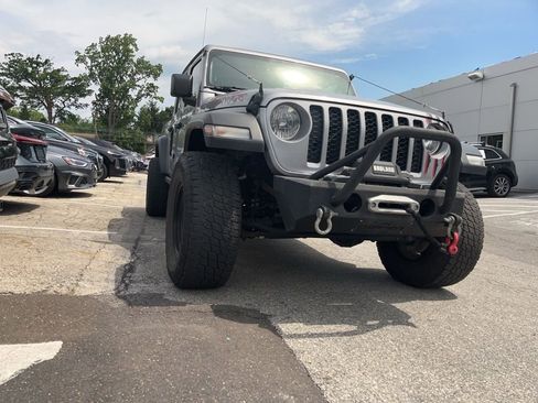 Used 2020 Jeep Gladiator Sport w/ Quick Order Package 23S AWD/4WD image 2