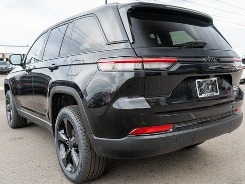 New 2025 Jeep Grand Cherokee Limited w/ Black Appearance Package image 7