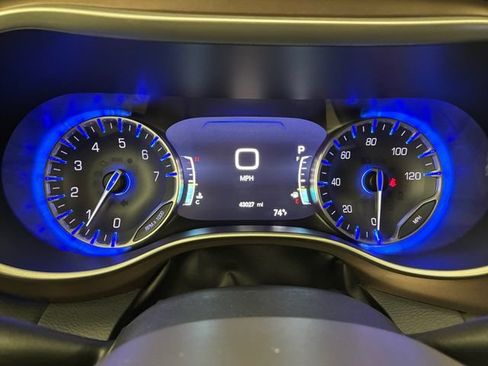 Used 2018 Chrysler Pacifica Touring-L w/ Advanced Safetytec Group FWD image 25