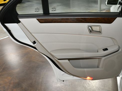 Used 2014 Mercedes-Benz E 350 4MATIC Sedan image 43