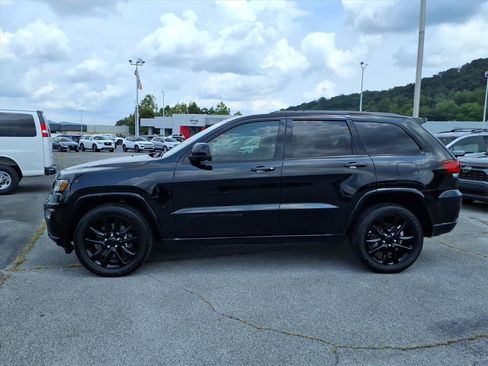 Used 2021 Jeep Grand Cherokee Laredo X AWD/4WD image 9