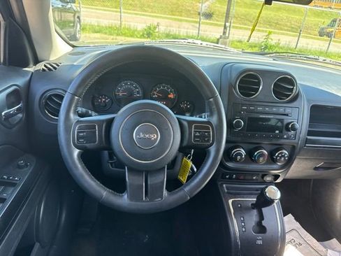 Used 2014 Jeep Patriot Latitude AWD/4WD image 13