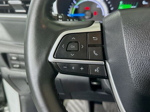 Used 2024 Toyota Highlander XLE FWD image 16
