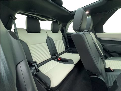 Used 2023 Land Rover Discovery HSE R-Dynamic AWD/4WD image 31