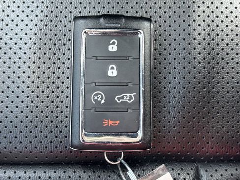 Used 2023 Jeep Grand Cherokee Limited w/ Luxury Tech Group II image 25