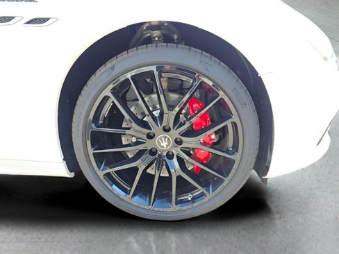 New 2024 Maserati Ghibli Modena Ultima Q4 image 13