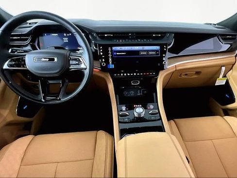 New 2026 Jeep Grand Cherokee Summit image 6