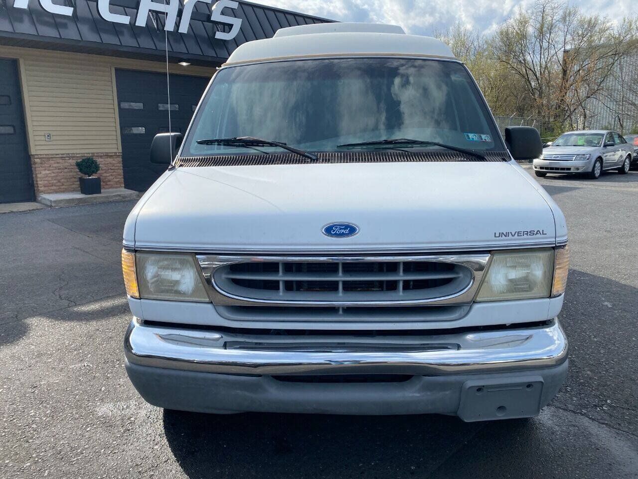 Used 1997 Ford E-150 and Econoline 150 RWD image 2