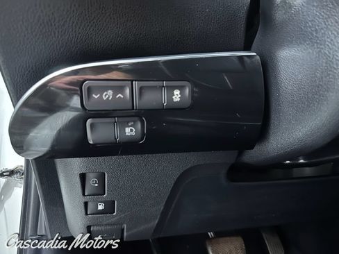 Used 2017 Toyota Prius Prime Premium FWD image 38