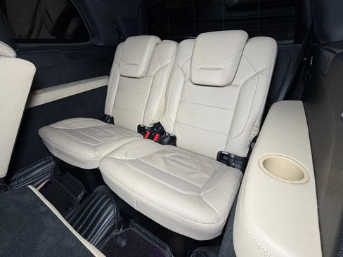 Used 2015 Mercedes-Benz GL 550 4MATIC image 27