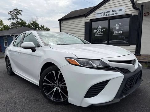 Used 2020 Toyota Camry SE FWD image 1