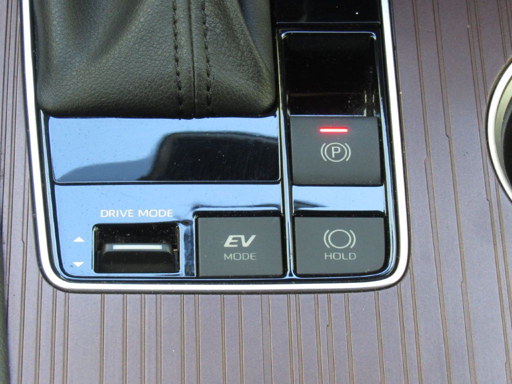 Certified 2023 Toyota Sienna XLE w/ XLE Plus Package AWD/4WD image 33