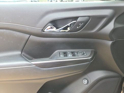 Used 2020 GMC Acadia SLT w/ Driver Alert Package II image 11