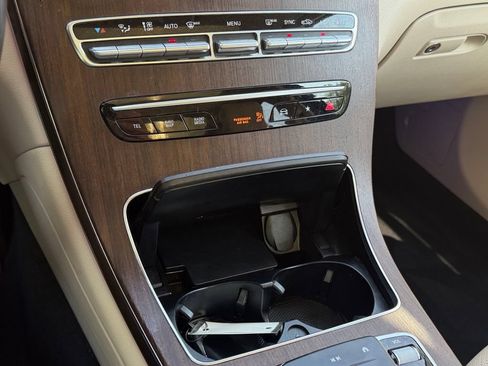 Used 2022 Mercedes-Benz GLC 300 4MATIC w/ Premium Package Lite image 26